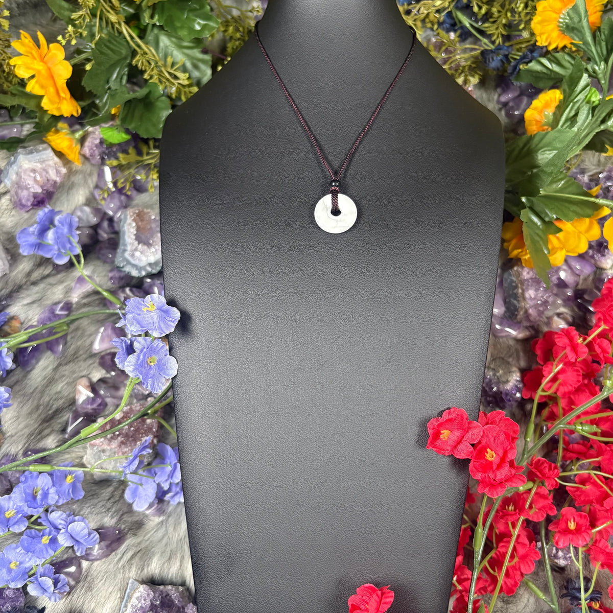 Howlite Eternal Circle Necklace